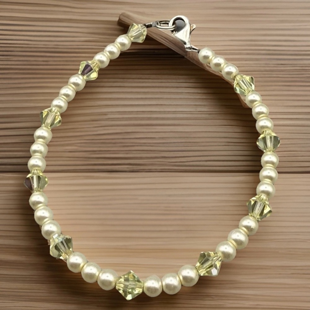 Pearl Bracelet with Sterling Silver Lobster Clasp Crystal Like Accents PRETTY🔥